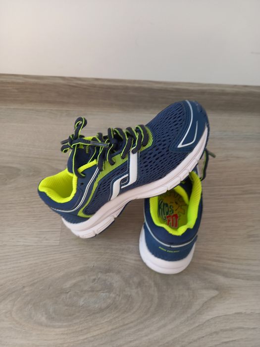 Adidași mărimea 28