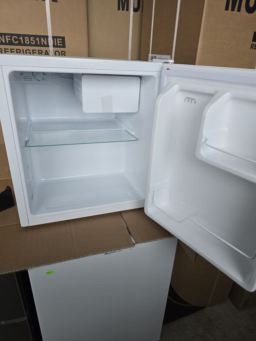 Нов мини бар/мини/малък хладилник с камера Bomann 45 литра