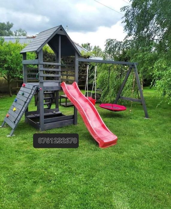 Mobilier rustic din lemn masiv