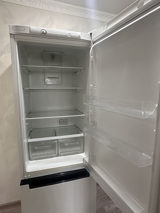 Холодильник Indesit