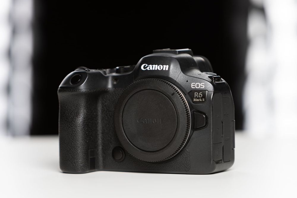 Продавам в гаранция Canon R6 mk2