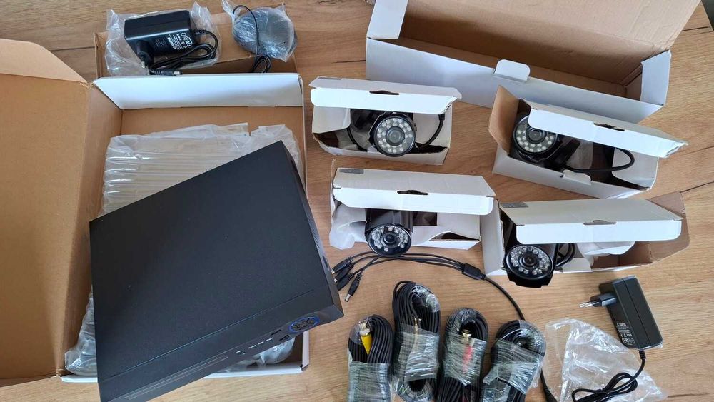 DVR за видеонаблюдение + 4 камери