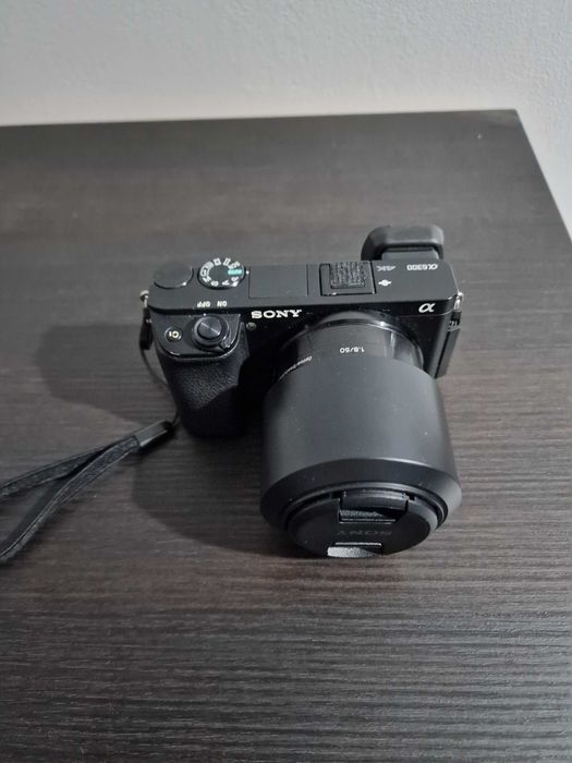 Aparat foto Sony a6300 mirrorless cu 2 obiective si accesorii