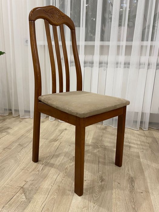 Продам 4 стула, дерево