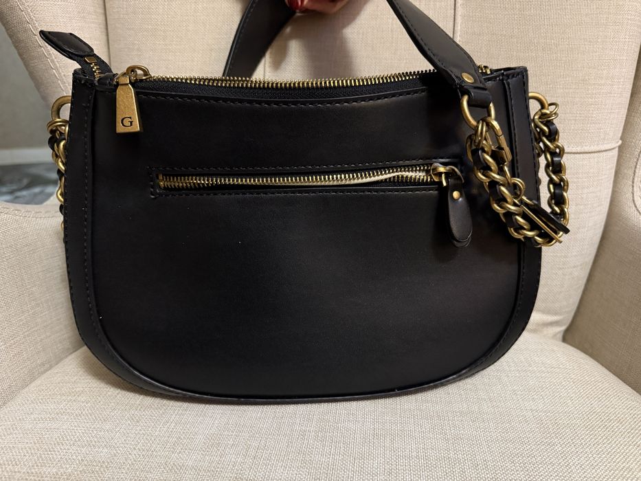 Черна чанта GUESS