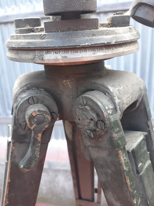 Trepied vechi  militar , marca IOR
