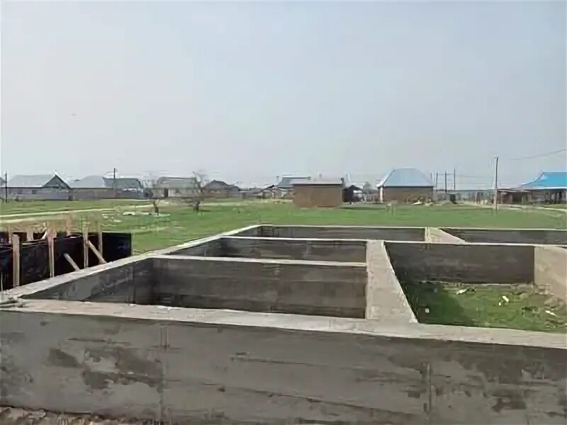 Заливка фундамента со своей опалубкой.Бетон со своего завода