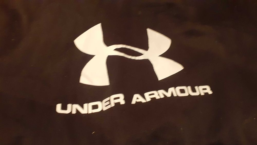 Суитшърт under armor