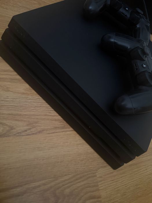 vand ps4 urgent cu jocuri