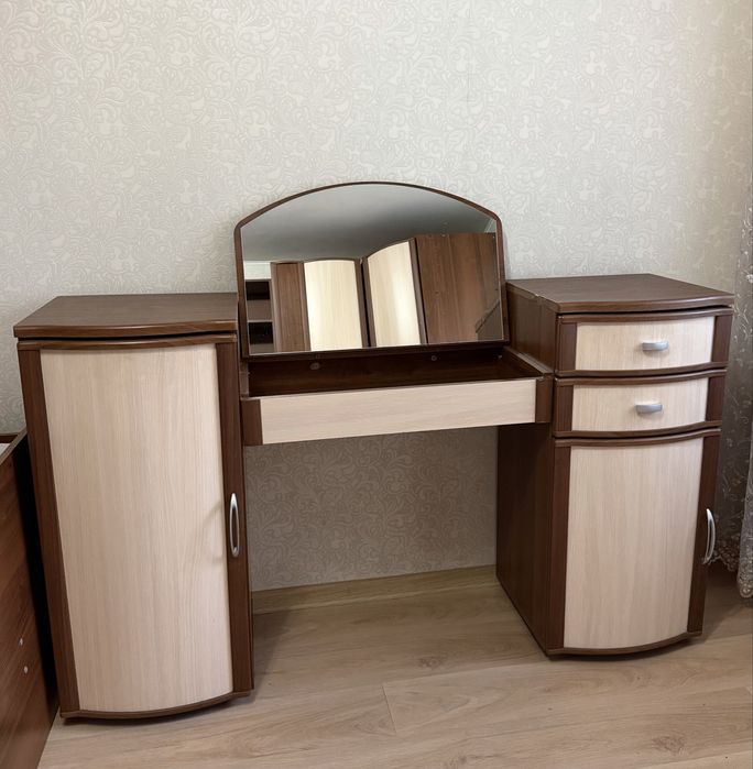 Продам спальный гарнитур