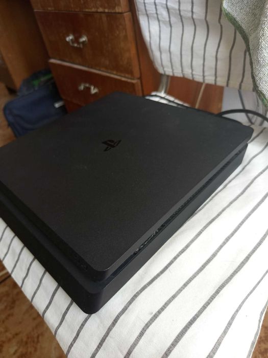 PlayStation 4 Slim – 1Т + игри и аксесоари