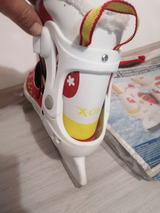 Patine gheata fete, imblanite, Thinsulate, reglabile 33-37, în stare f