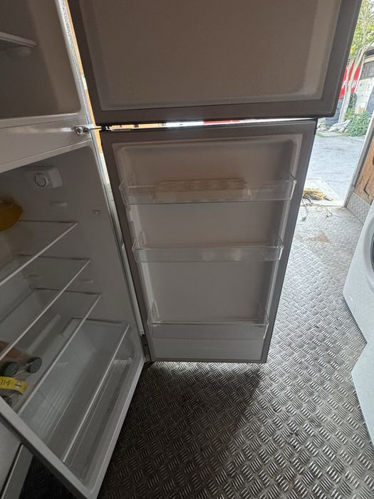 Хладилник с фризер gorenje инокс