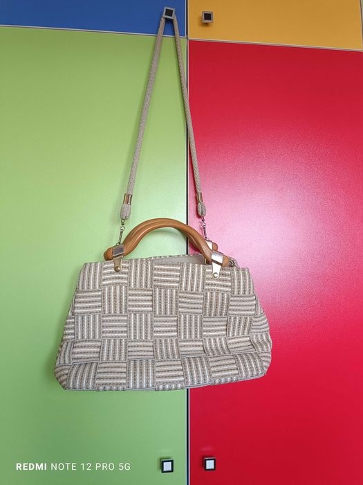 Винтидж чанта и Стари книги и басни