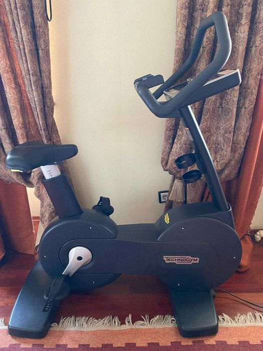 Продаётся велотренажёр Technogym (2023)