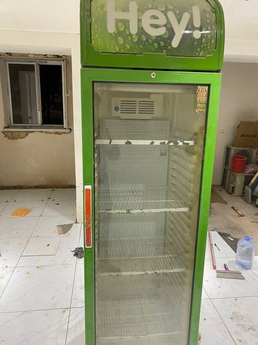 Витрина холодильник