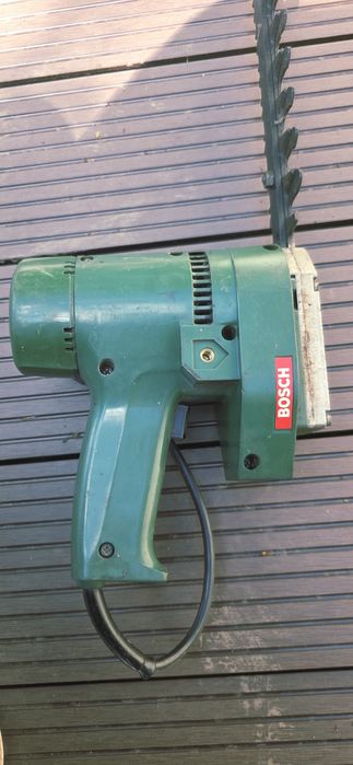 Foarfeca electrica tuns gard BOSCH P80L