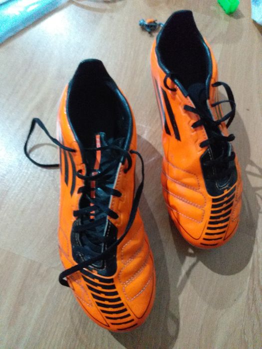 Adidasi cu crampoane ADIDAS