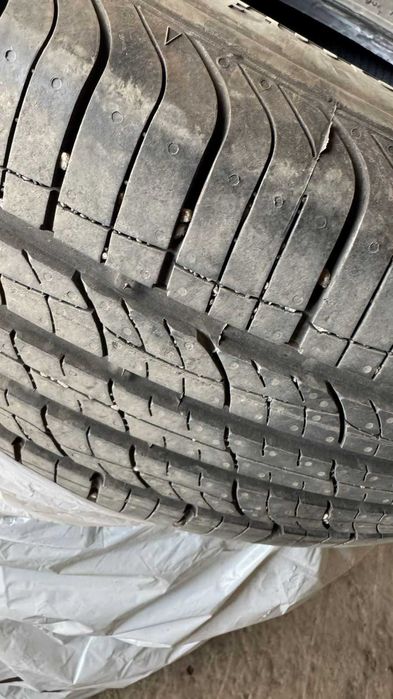 продам б/у шины 220/60/18