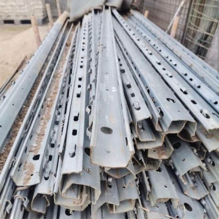 Vand spaleri zincati pentru gard