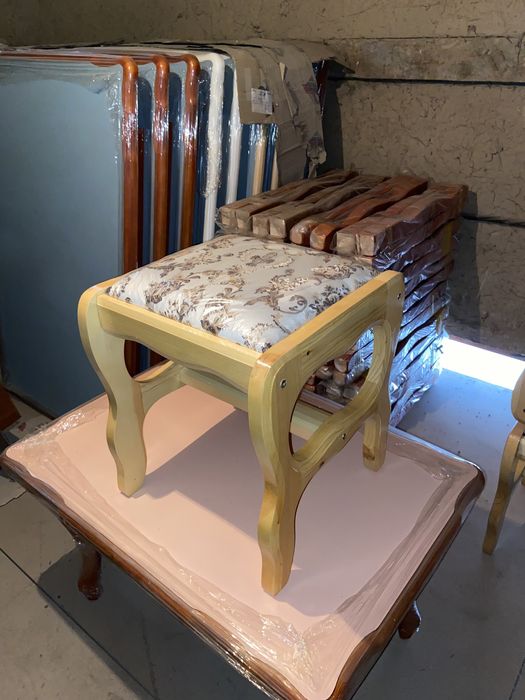 Табуретки из дерева в наличии