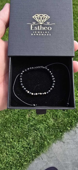 Brățară handmade cu aur 14K (bile 2.5 mm) și mărgele negre fațetate, reglabilă, unisex – elegantă, cutie premium