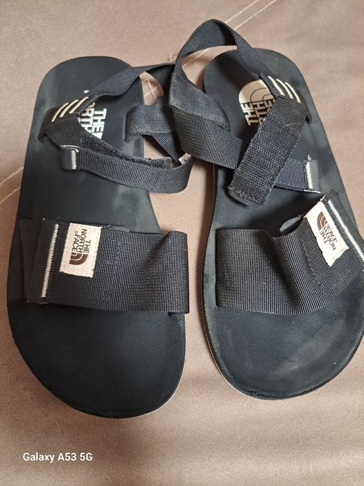 Маратонки, сандалети