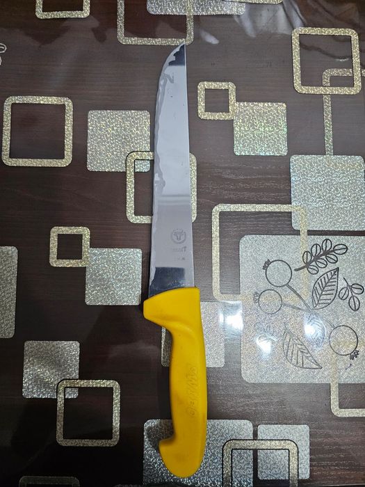 Vând cuțite de colecție