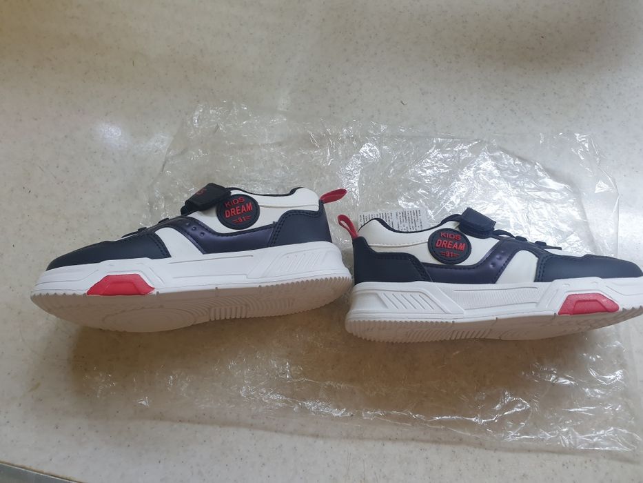 Кросовки спортивные