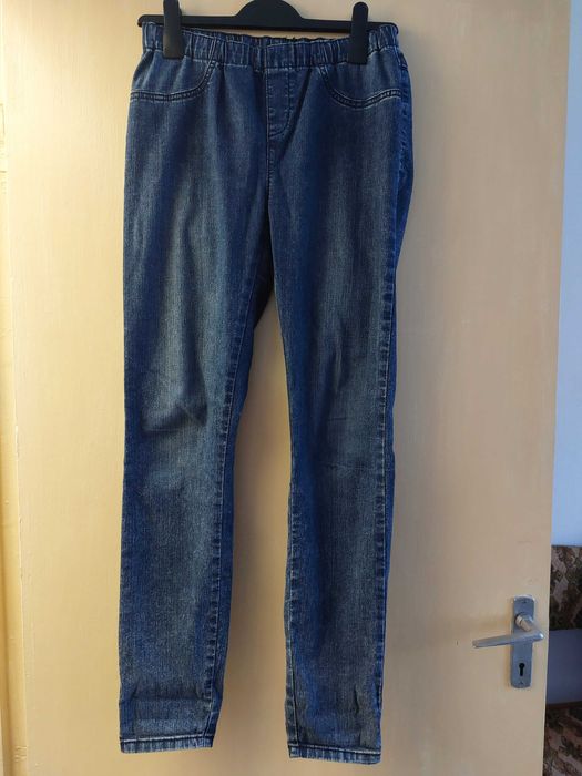 Blugi cu elastic in talie