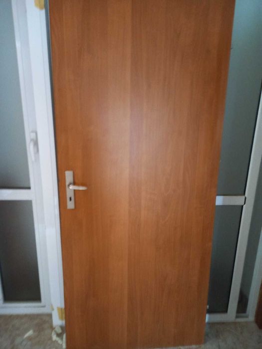 Четири броя врати