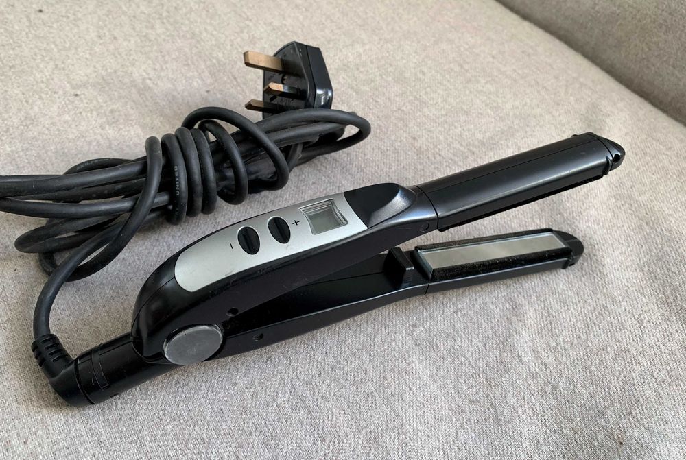 Placa de par BabyLiss C52b cu placi din sticla 75W cu 220 grade