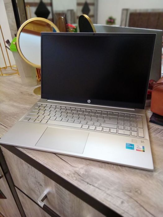 HP Pavilion 15 (13-avlod Core i5) — Ideal holatda!