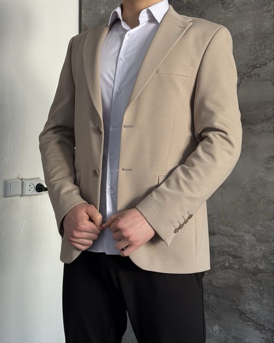 Пиджак и белая рубажка