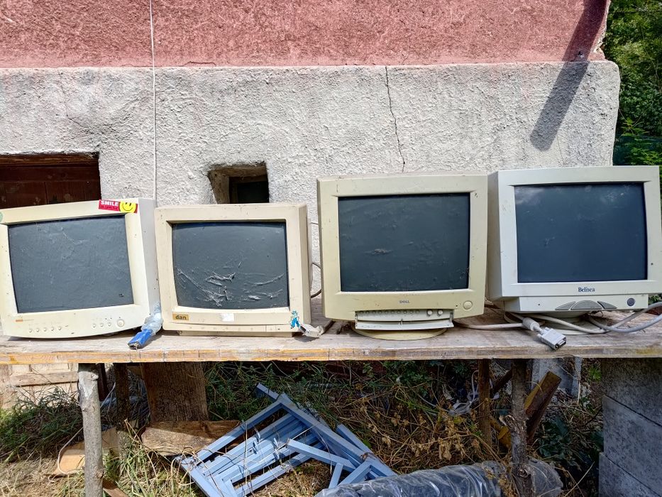 4 monitoare CRT vintage – Belinea, Dell, Prodisma, 1451CLR – lot