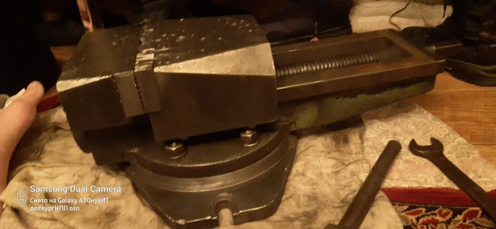 станочные тиски 200мм.