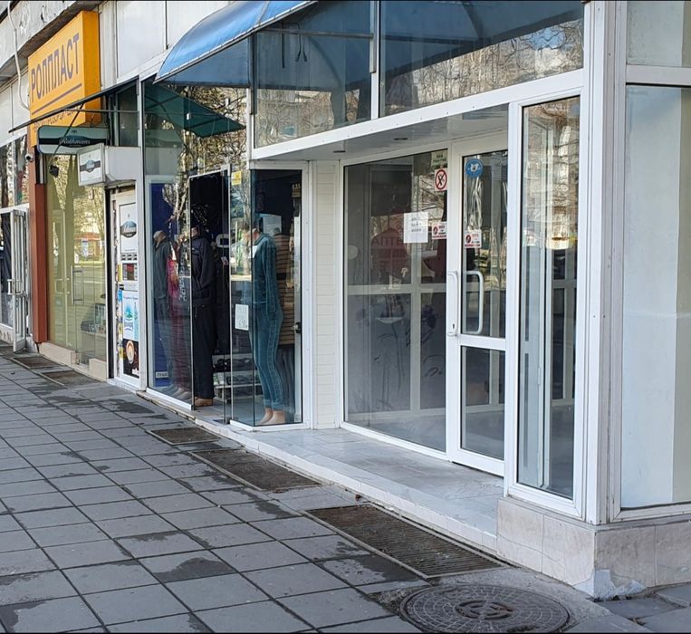 Дава се под наем Магазин в Разград, Център - 80 кв.м за 918 € - Снимка #1