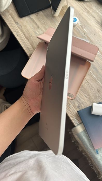 Продам iPad 10 64гб звоните