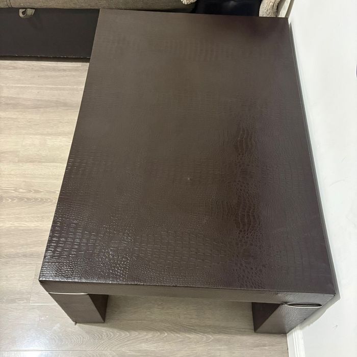 Măsuță vinilin  in stare buna