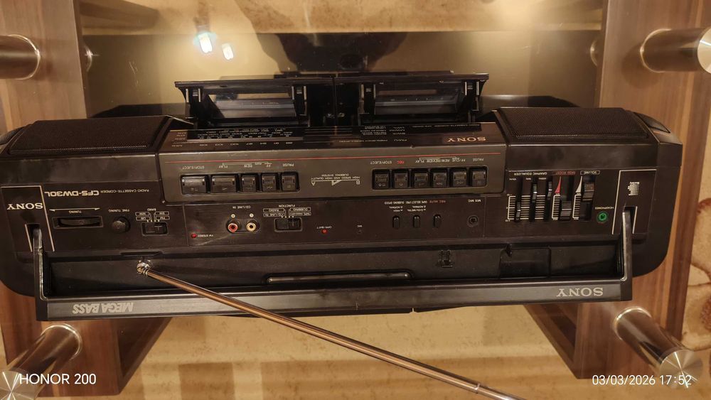 Vând radiocasetofon SONY CFS-DW30L