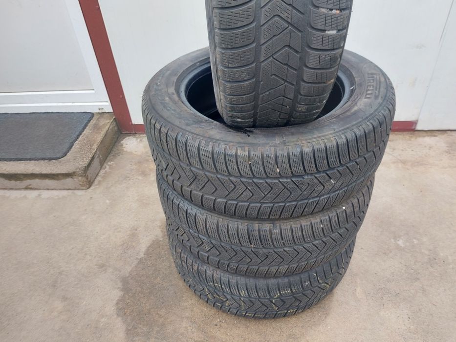 150 lei bucata! Set anvelope M+S/IARNA 235 60 r18 Pirelli
