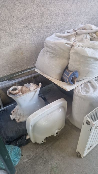 Ridic saci cu moloz și deșeuri din constructii