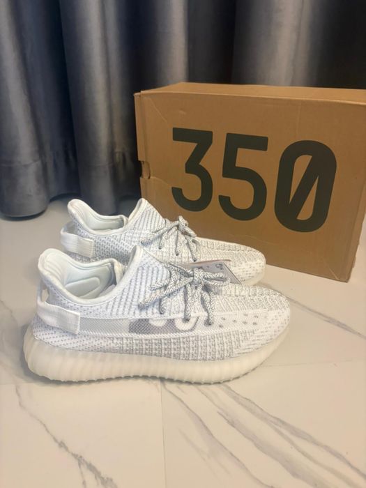 Adidasi yeezy 350 boost v2