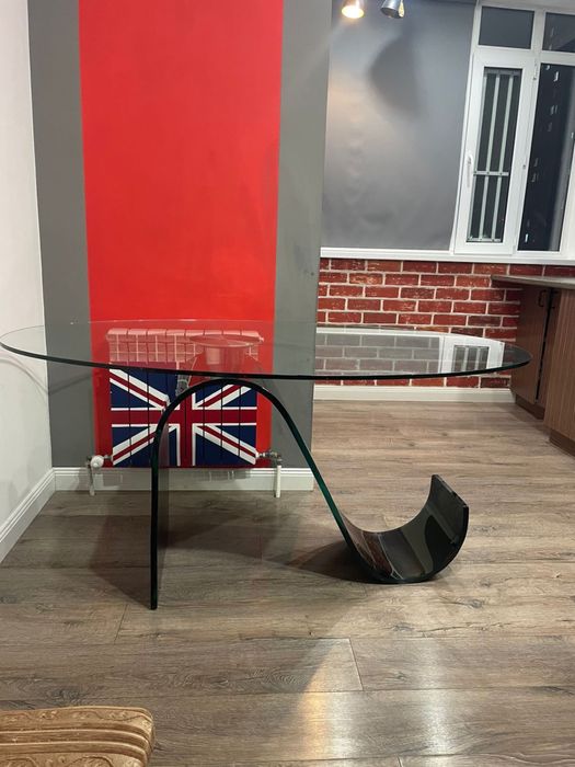 Стекляный стол дизайнерский