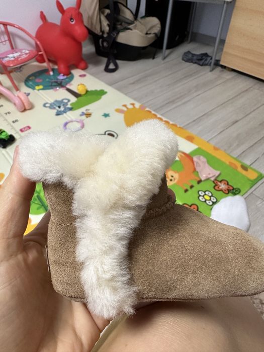Ugg-uri bebe ,originali,model I lassen