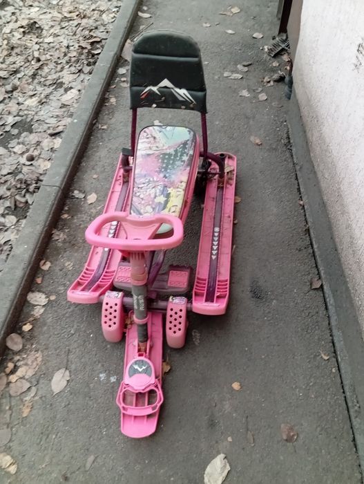 Снегокат.дополнительно есть колеса