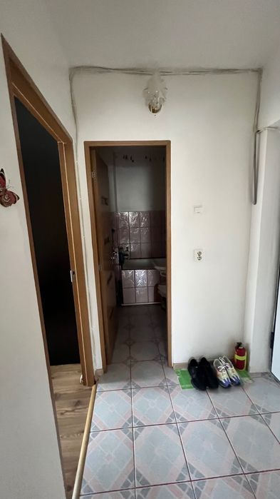 Vând apartament cu două camere în 8 Martie +garaj+ parcare în fața blocului