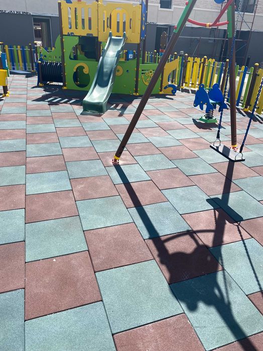 Каучукови плочи Каучукови настилки за детски площадки и фитнес зали