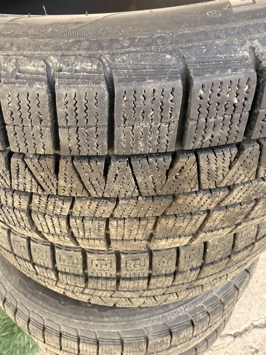 Зимние шины сатылады 185/65/15 почти новый