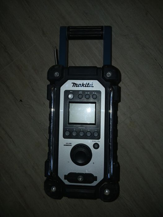 Radio șantier Makita – compatibile LXT 18V – perfecte pentru șantier